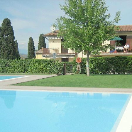Enticing Holiday Home In Lazise With Swimming Pool Екстер'єр фото