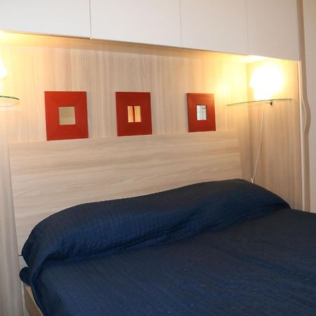 Enticing Holiday Home In Lazise With Swimming Pool Екстер'єр фото