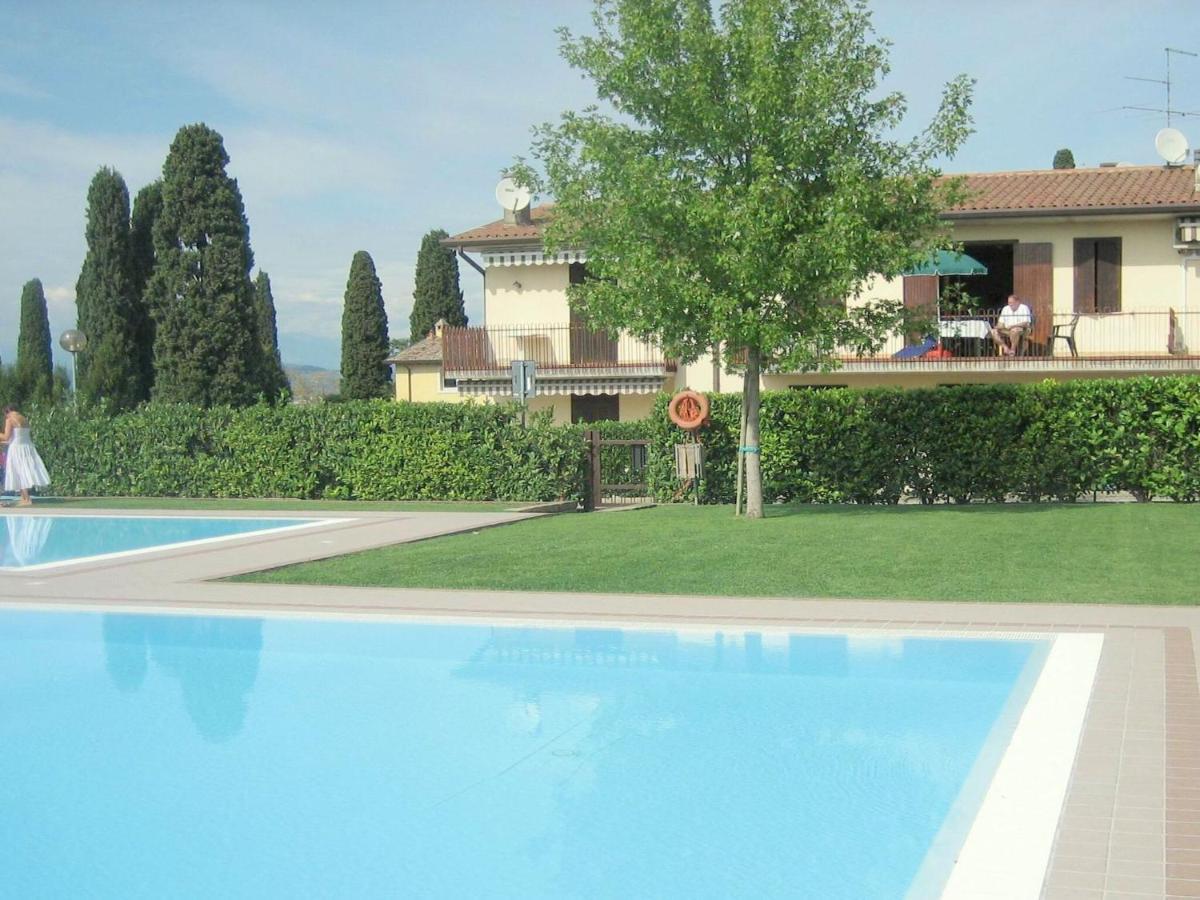 Enticing Holiday Home In Lazise With Swimming Pool Екстер'єр фото