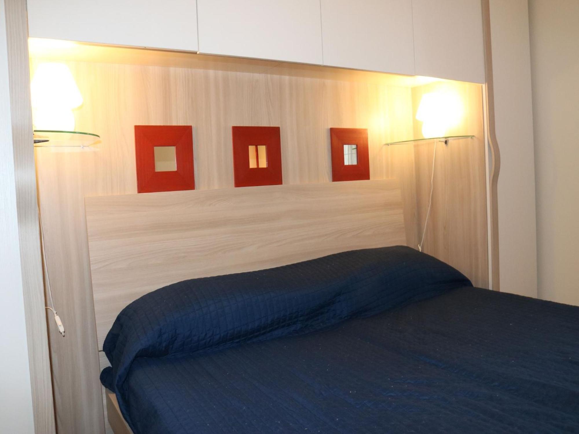 Enticing Holiday Home In Lazise With Swimming Pool Екстер'єр фото