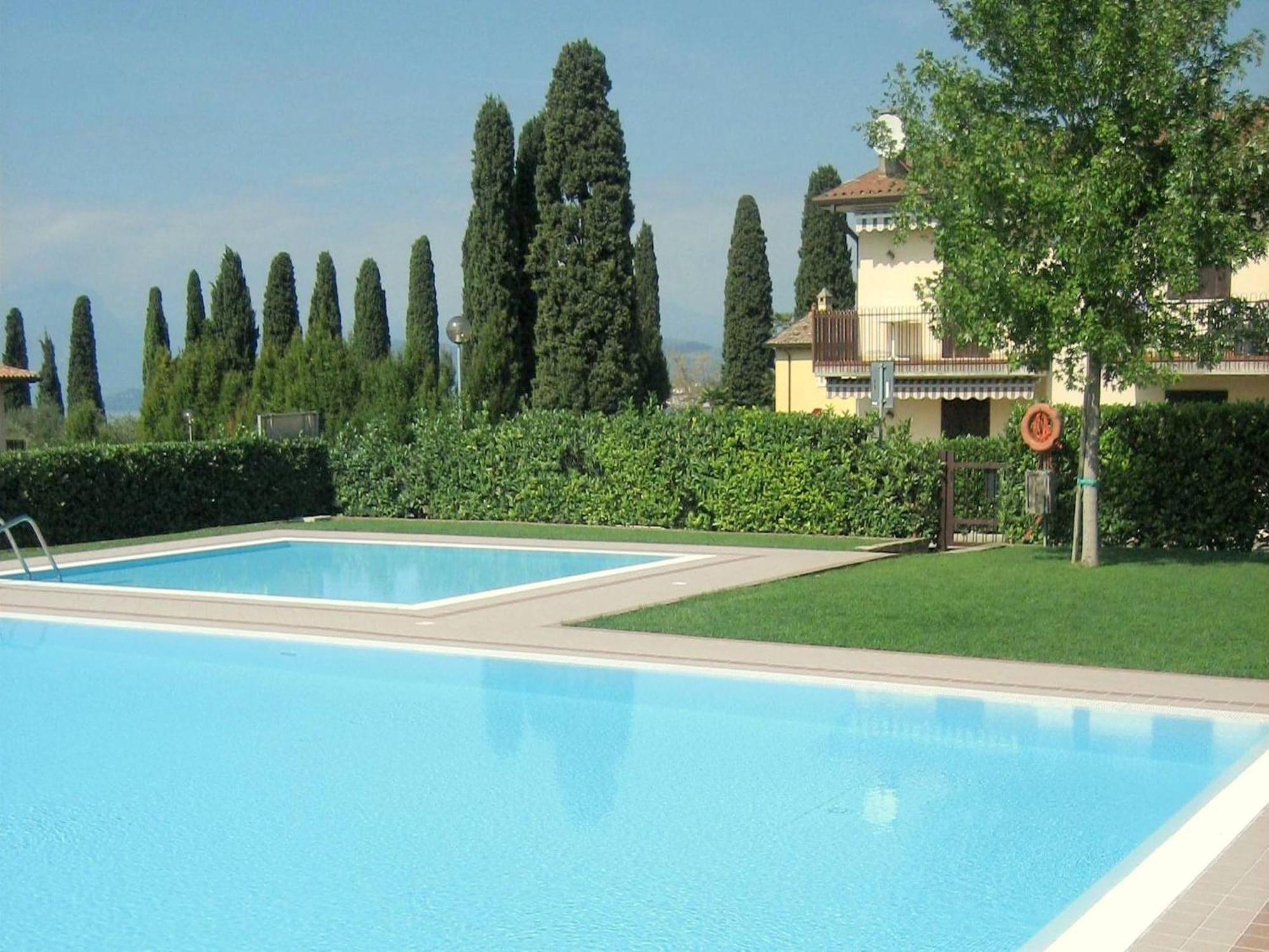 Enticing Holiday Home In Lazise With Swimming Pool Екстер'єр фото