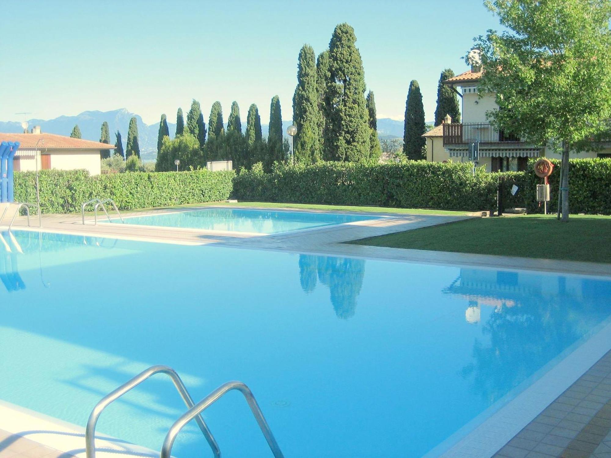 Enticing Holiday Home In Lazise With Swimming Pool Екстер'єр фото