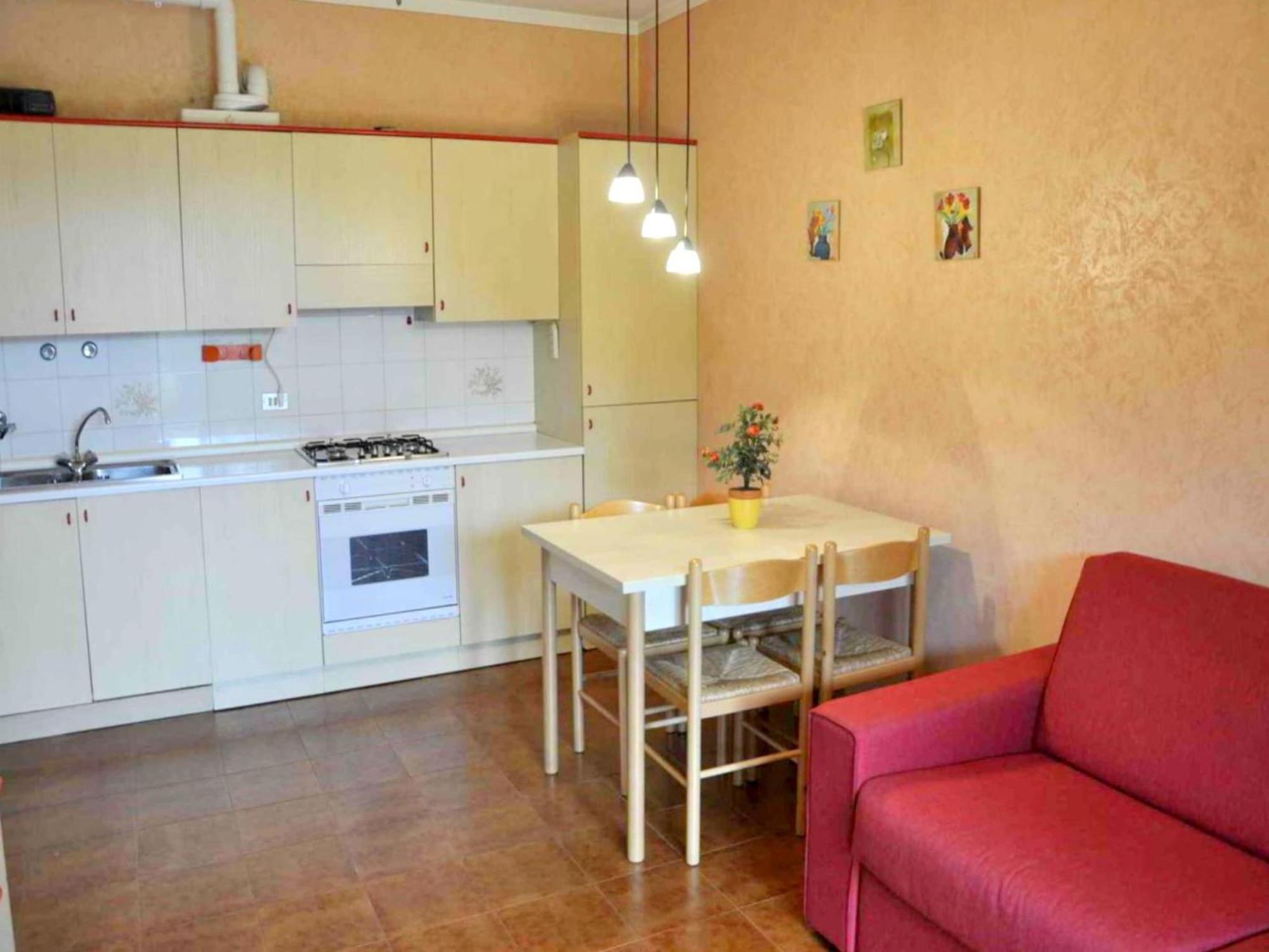 Enticing Holiday Home In Lazise With Swimming Pool Екстер'єр фото