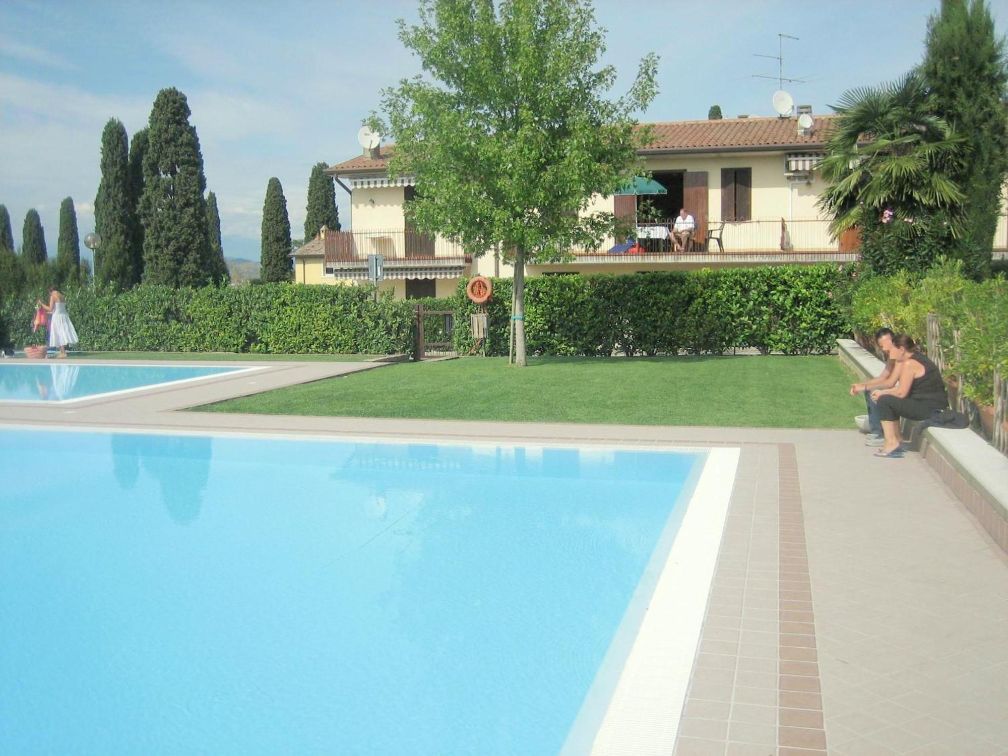 Enticing Holiday Home In Lazise With Swimming Pool Екстер'єр фото
