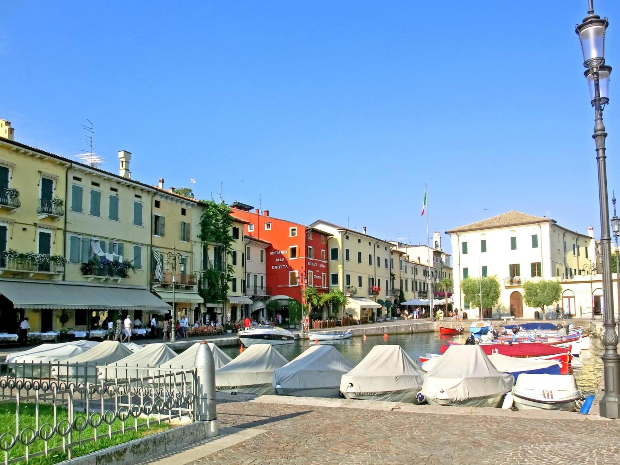 Enticing Holiday Home In Lazise With Swimming Pool Екстер'єр фото
