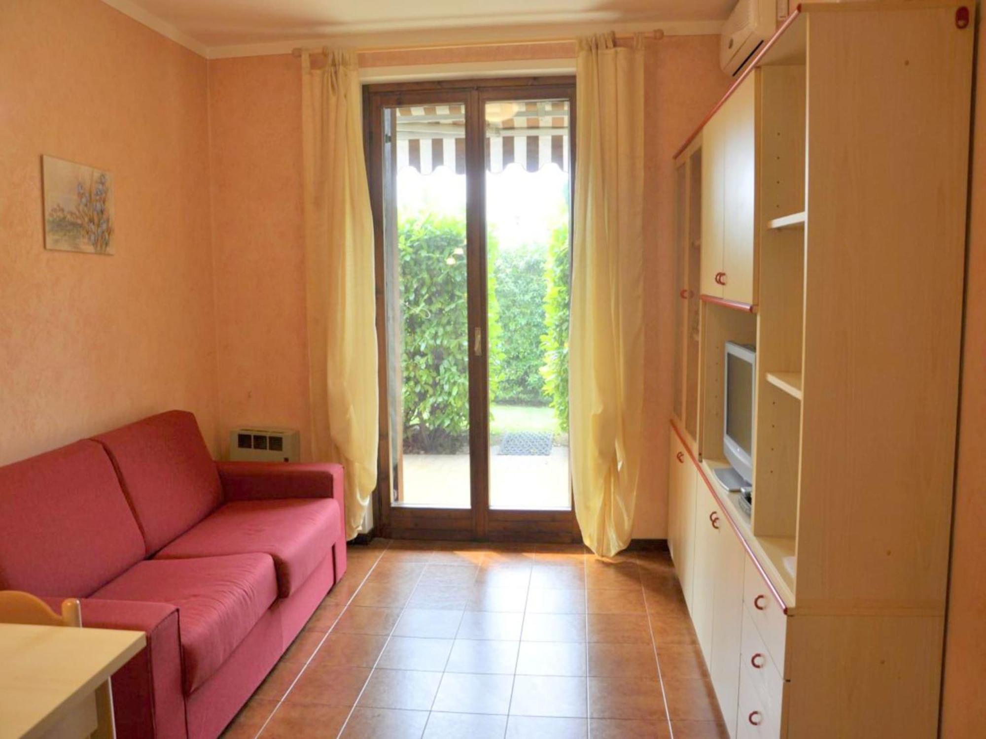Enticing Holiday Home In Lazise With Swimming Pool Екстер'єр фото