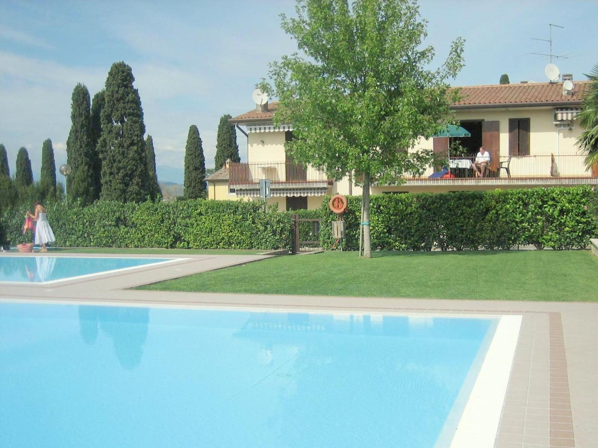 Enticing Holiday Home In Lazise With Swimming Pool Екстер'єр фото