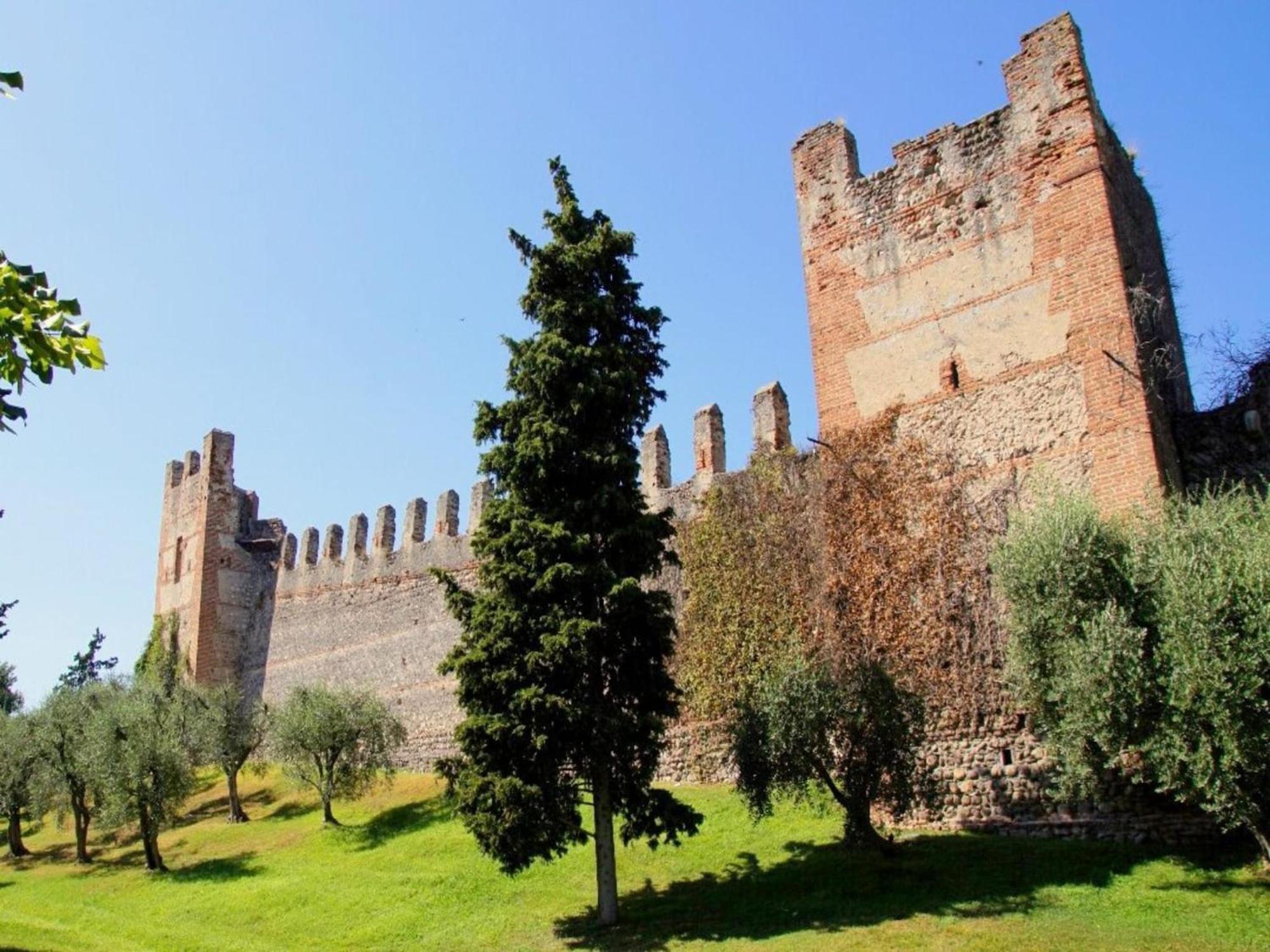 Enticing Holiday Home In Lazise With Swimming Pool Екстер'єр фото