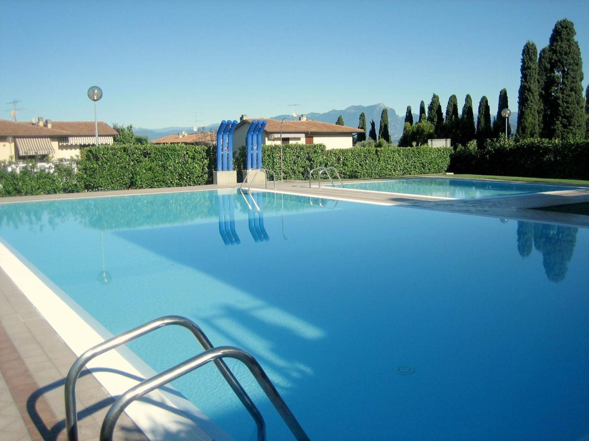 Enticing Holiday Home In Lazise With Swimming Pool Екстер'єр фото