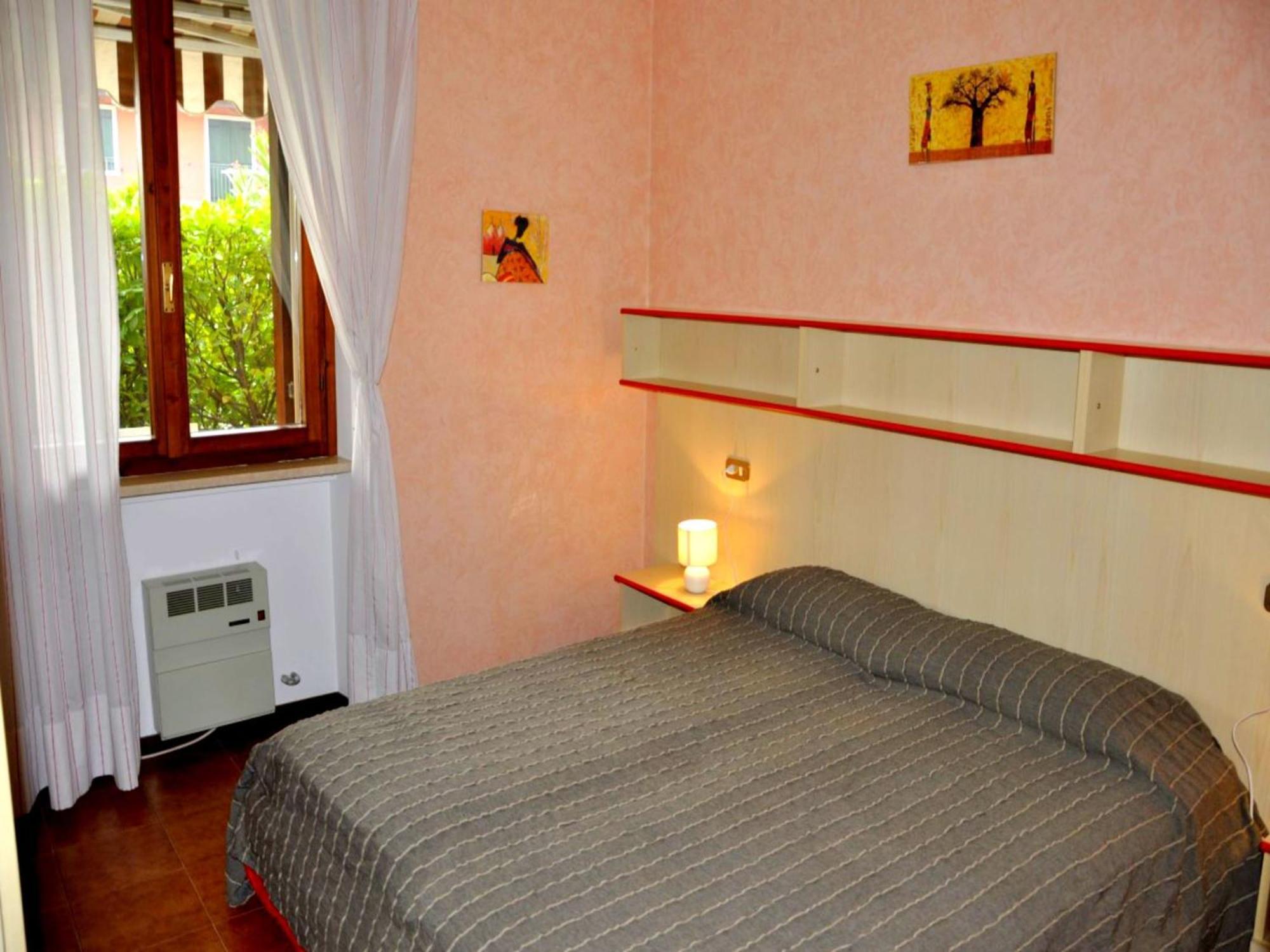Enticing Holiday Home In Lazise With Swimming Pool Екстер'єр фото