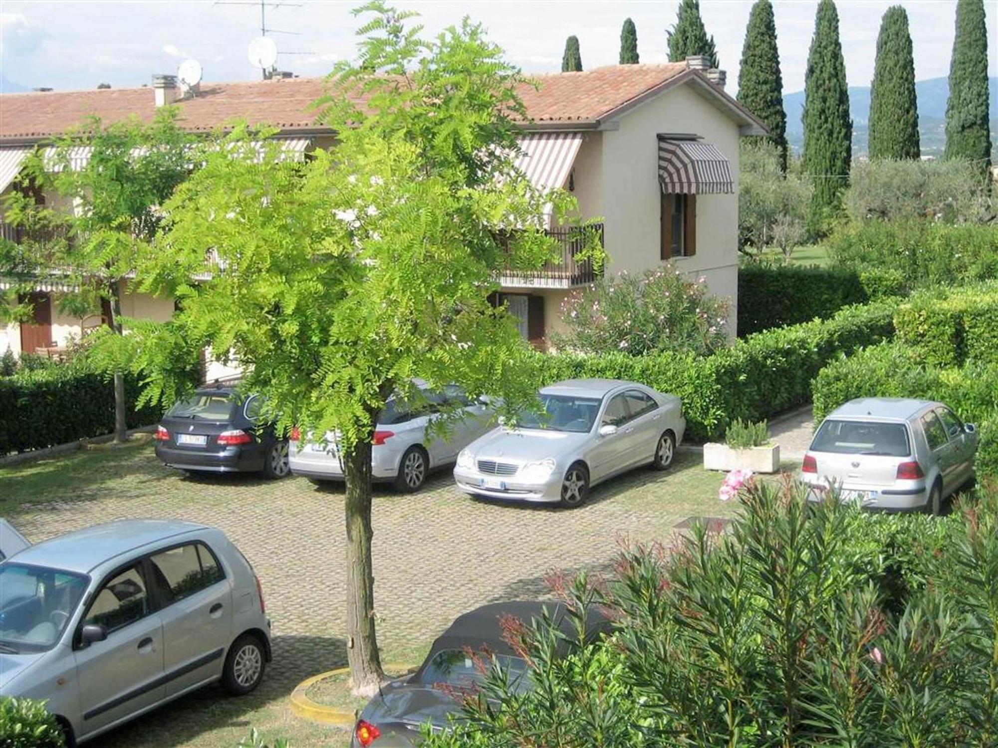 Enticing Holiday Home In Lazise With Swimming Pool Екстер'єр фото
